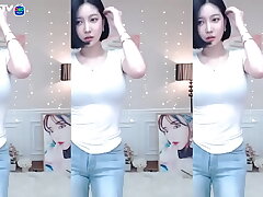 Energetic Sultry Performance by Korean Dancer